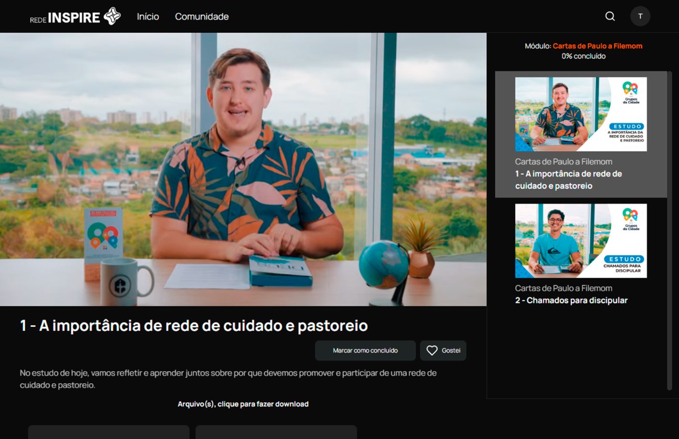 Player de vídeo próprio da Rede Inspire com aula, lista de módulos e materiais para download